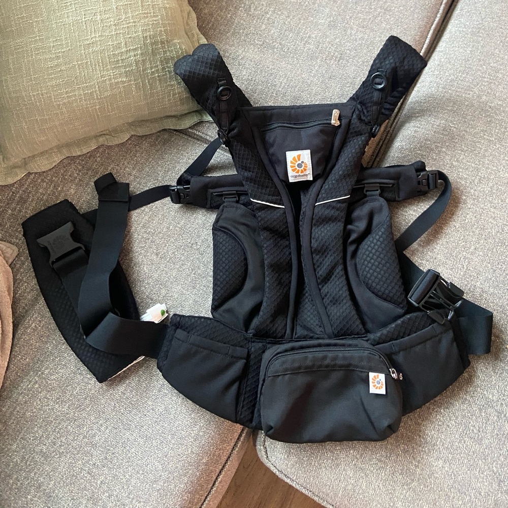 Ergobaby Omni Breeze Carrier in Onyx Black